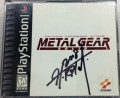 Metal Gear Solid signé par Hideo Kojima (import USA) sous blister
