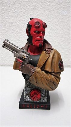 Buste Hellboy Collectible DVD Gift Set - Figurine